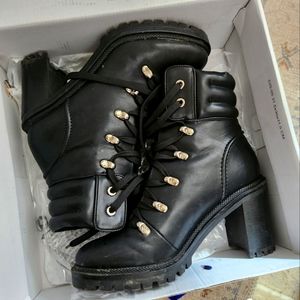 Combat boots